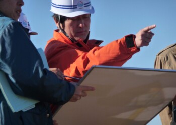 長年の悲願であった上尾道路Ⅱ期工事の新規着工が決まり、現場を視察してきました。早期開通に向けて全力を尽くします。 2012_02