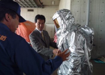 埼玉県中央広域消防本部(鴻巣市)で東日本大震災発生時の対応について話を伺いました。3月11日の21時55分には被災地へ向けて出発してくださったと聞き感銘を受けました。 2012_09