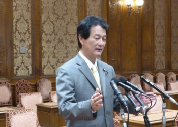 予算委員会で圏央道・上尾道路についての質問に立ちました。国土交通大臣より、圏央道・上尾道路を少しでも早く供用したい、道の駅を応援していきたいとの積極的な答弁がありました。 2013_05
