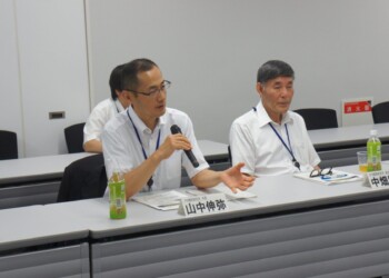京都大学iPS細胞研究所長の山中伸弥教授と、今後の研究者の育成について意見交換を行いました。iPS細胞研究所の取組みについても話を伺い、国家として最先端の研究をどのように支援していくべきか認識を深める場となりました。 2013_07