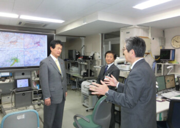 BS日テレの報道番組(深層NEWS)に出演し、特定秘密保護法案について議論を深めました。(2013年11月18日放送) 2013_11