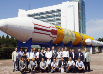 地元の製造業の経営者の皆さんと産業技術総合研究所、JAXA(宇宙開発事業団)を訪れ、最先端の技術開発を視察しました。ものつくりは日本の産業の基盤です。地道につくりこんでいく製造業を支援します。 2014_08