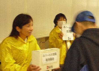 平成27年5月8日、11日のネパール地震救援金募金活動でご協力を頂いた募金総額は、125,178円となりました。救援金は、日本赤十字社に送金させていただきます。皆さまのご協力に心より御礼申し上げます。 2015_02